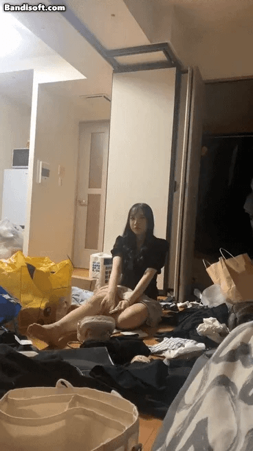 갑자기 두발 벌려..