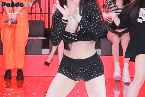 헉 손은 왜 묶고 계신거죠??