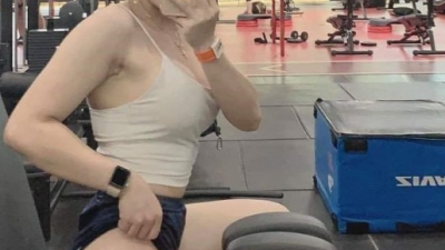 벅지 자랑 헬스녀